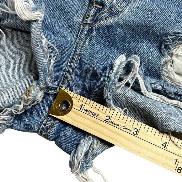 Levi’s Premium Denim shorts Women’s 27 Blue Jean distressed cutoff shorts - Picture 3 of 9